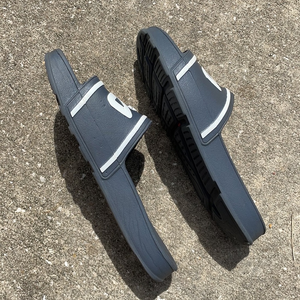 Women's FILA Slides size 10 - Picture 3 of 6